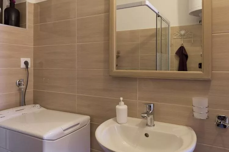 Apartment Purple Rain - Studio Apartment with Terrace and Sea View-Bathroom