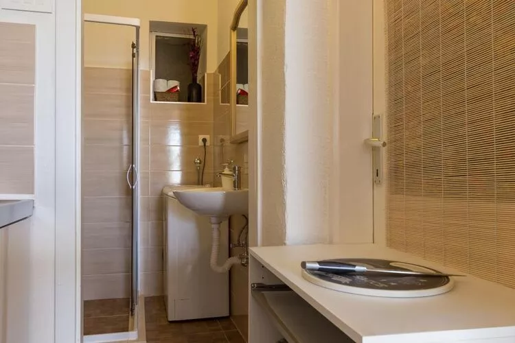 Apartment Purple Rain - Studio Apartment with Terrace and Sea View-Bathroom