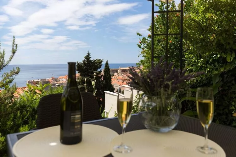 Apartment Purple Rain - Studio Apartment with Terrace and Sea View-View