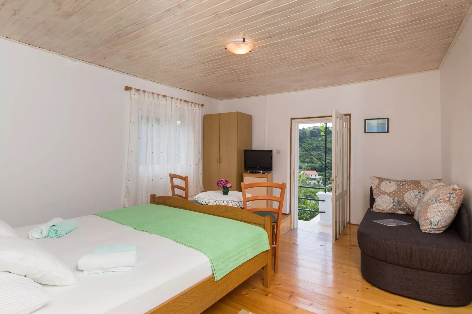 Apartments Miskovic - Studio Apartment with Balcony and Sea View (East)-Bedroom