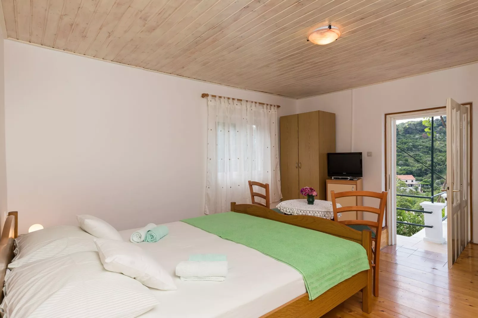 Apartments Miskovic - Studio Apartment with Balcony and Sea View (East)-Bedroom