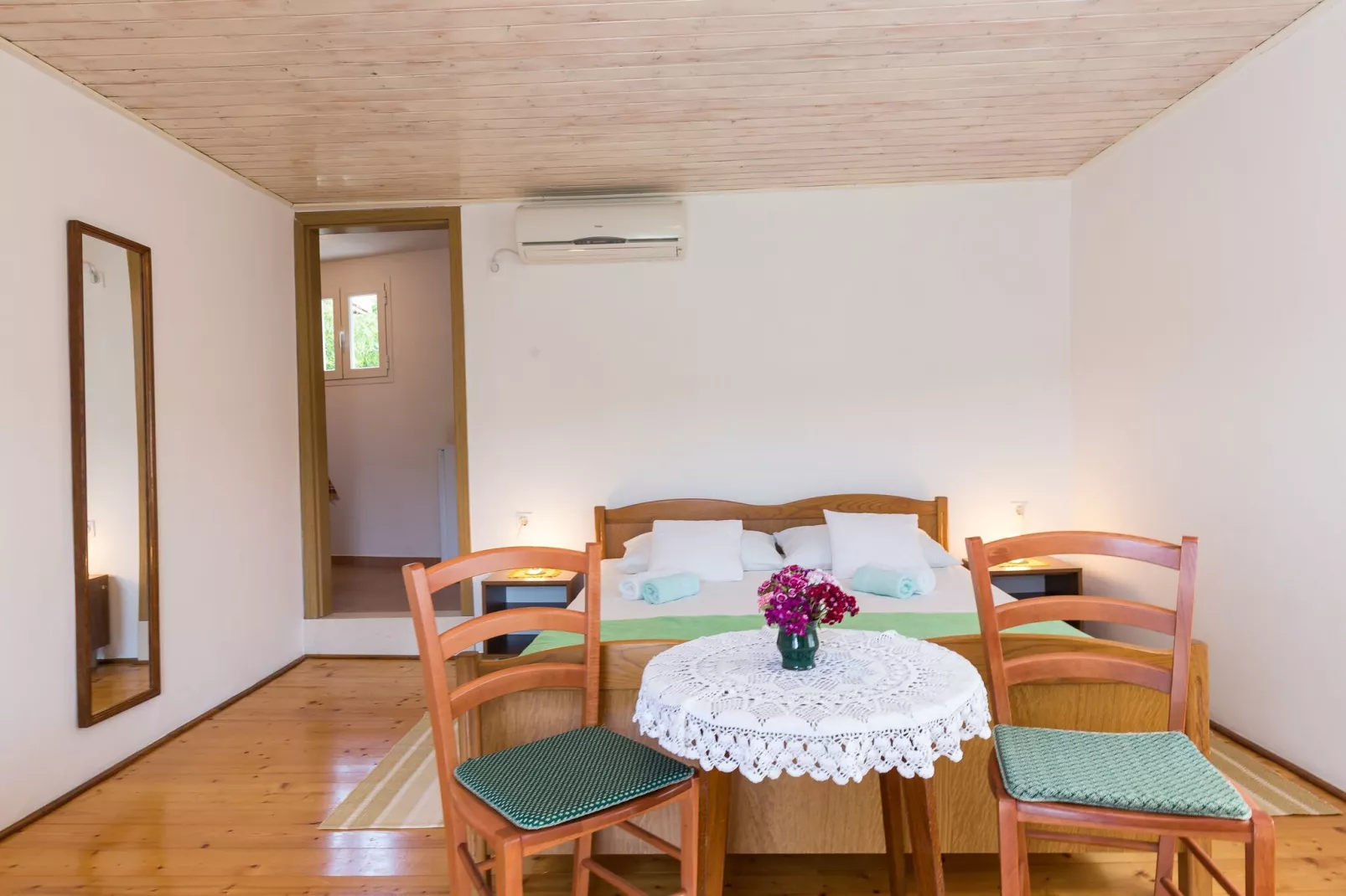 Apartments Miskovic - Studio Apartment with Balcony and Sea View (East)-Indoor