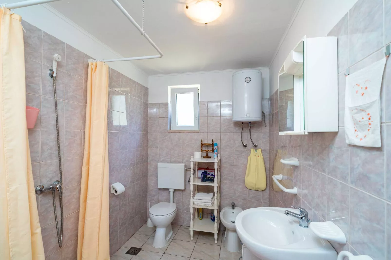 Apartment Laurel Leaf - Three Bedroom Apartment with Terrace-Bathroom