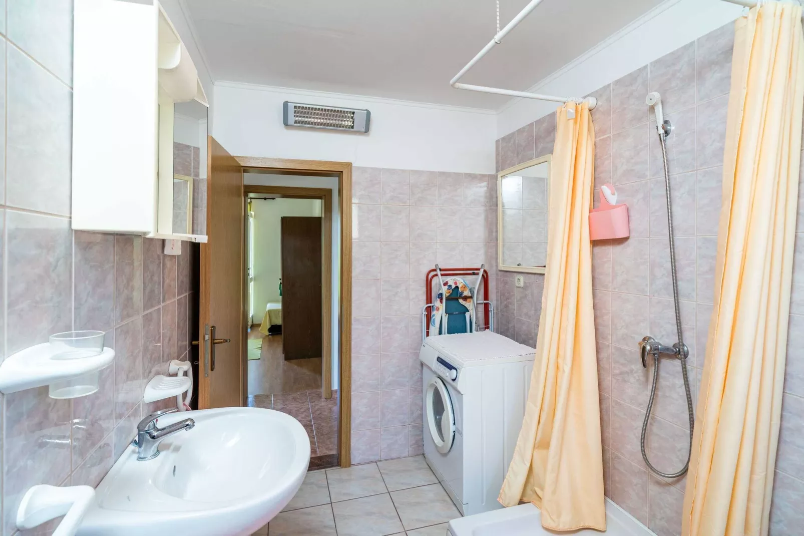 Apartment Laurel Leaf - Three Bedroom Apartment with Terrace-Bathroom