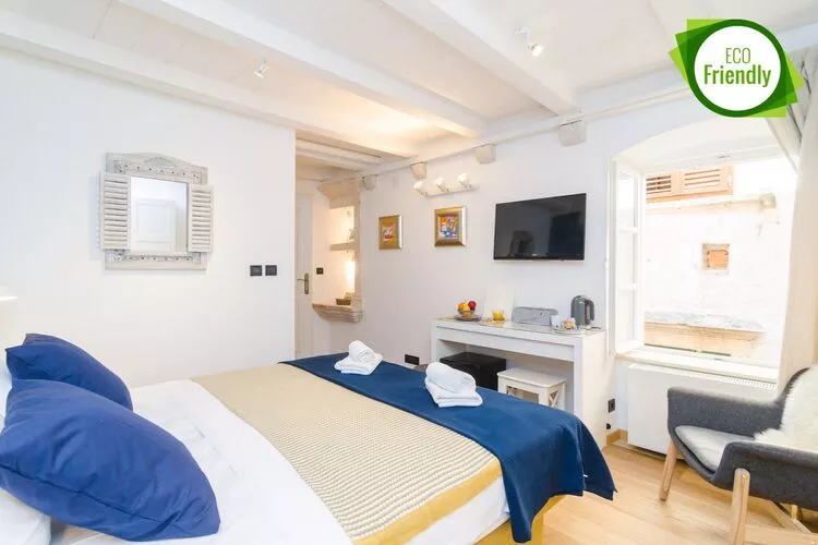 Art Home Arthur - Premium Double Room with Street View (2) 2nd Floor-Bedroom