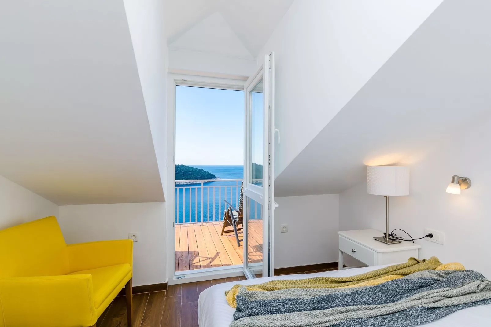 Amorino of Dubrovnik Apartment - Two Bedroom Apartment with Terrace and Sea View (Apartment Ruzmarin)-Chambre