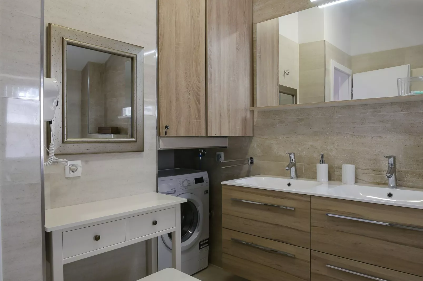Amorino of Dubrovnik Apartments - One Bedroom Apartment with Balcony and Sea View (Apartment Maslina)-Badezimmer