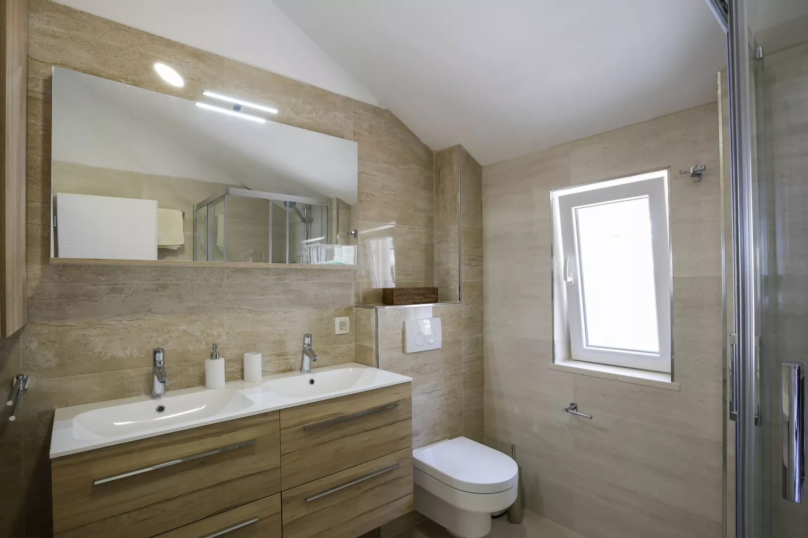 Amorino of Dubrovnik Apartments - One Bedroom Apartment with Balcony and Sea View (Apartment Maslina)-Badezimmer