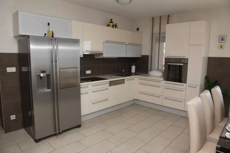 Apartment Toma (ST) - Comfort Two Bedroom Apartment with Terrace and Sea View (A2 - gornji)-Kitchen