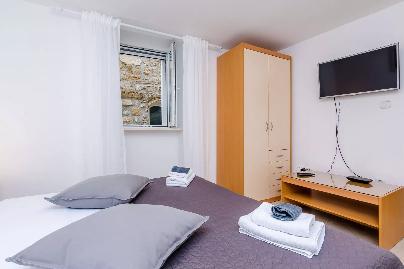 Apartment Domix - Two Bedroom Apartment-Schlafzimmer