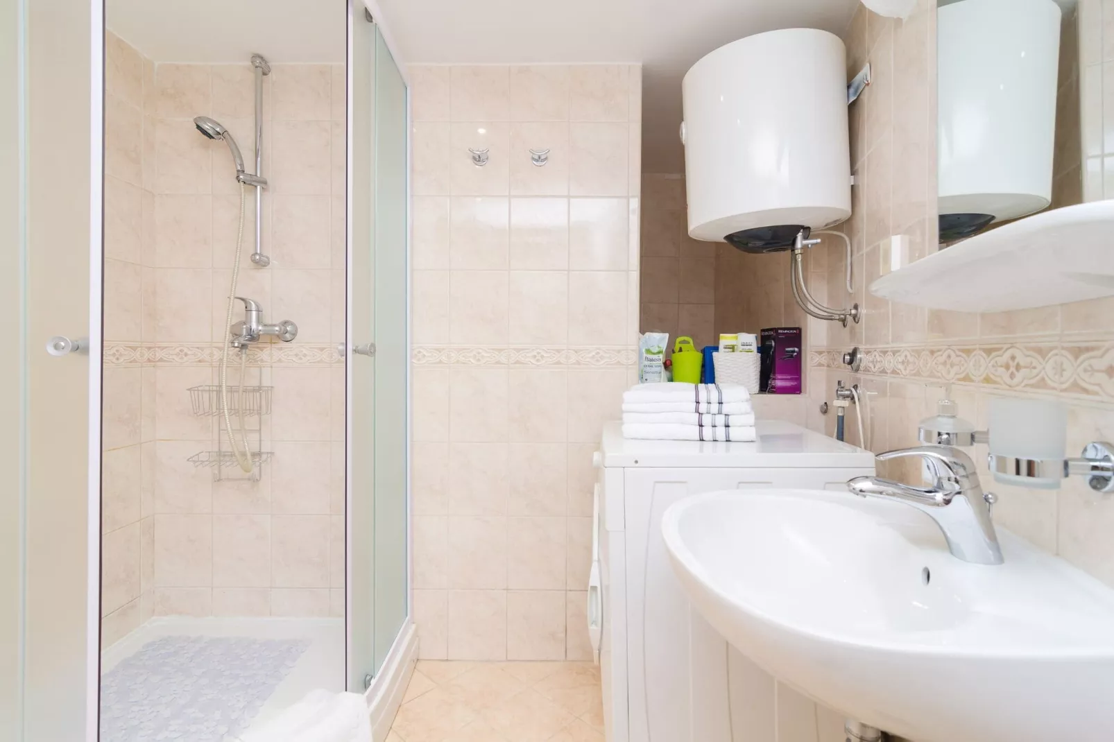 Apartment Domix - Two Bedroom Apartment-Badezimmer