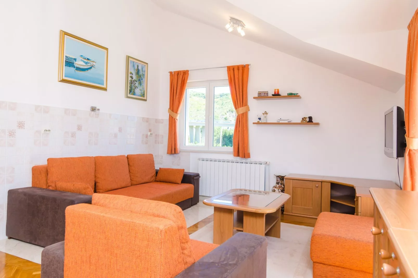 Apartment Feel Phili - Two Bedroom Apartment with Balcony and Sea View-Living room