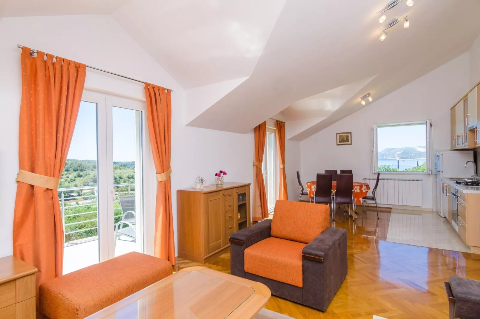 Apartment Feel Phili - Two Bedroom Apartment with Balcony and Sea View-Living room