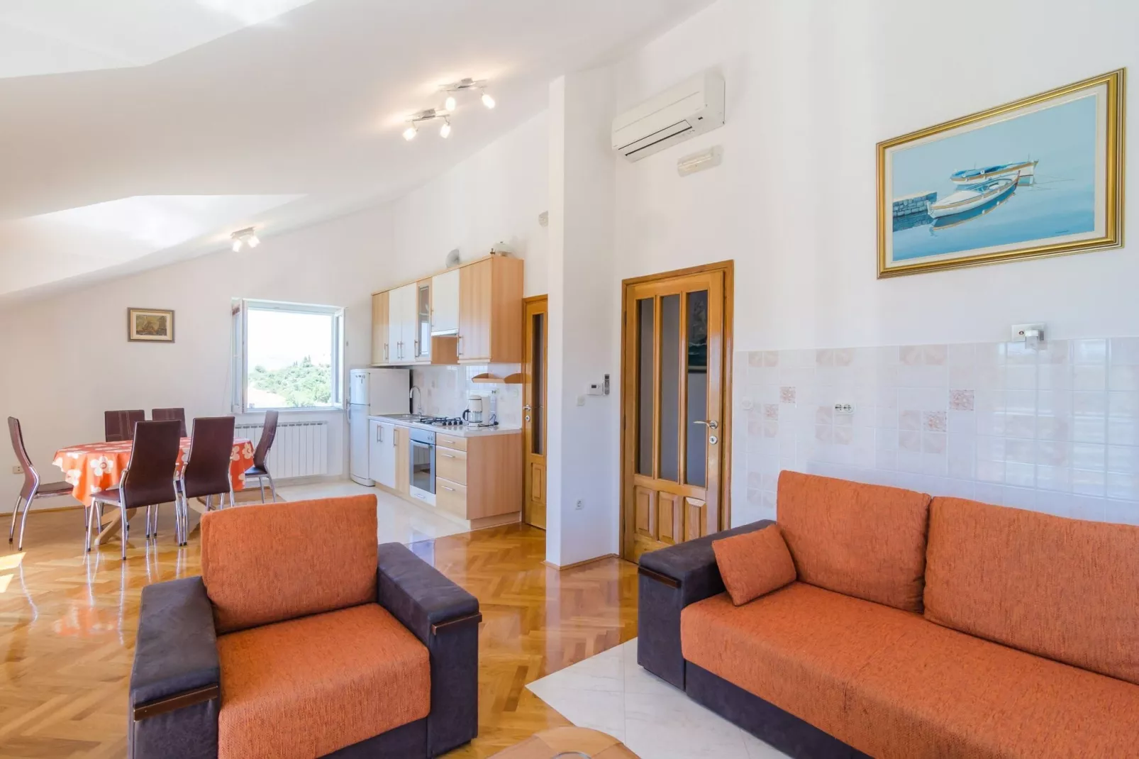 Apartment Feel Phili - Two Bedroom Apartment with Balcony and Sea View-Living room