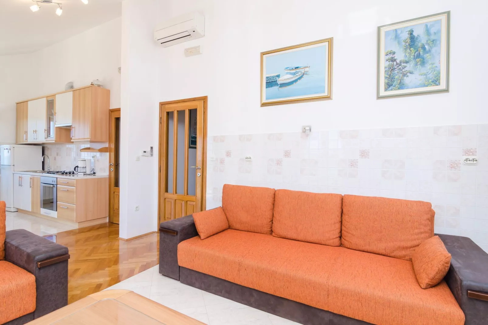 Apartment Feel Phili - Two Bedroom Apartment with Balcony and Sea View-Living room