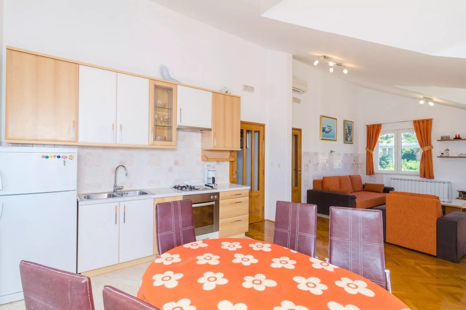 Apartment Feel Phili - Two Bedroom Apartment with Balcony and Sea View-Kitchen