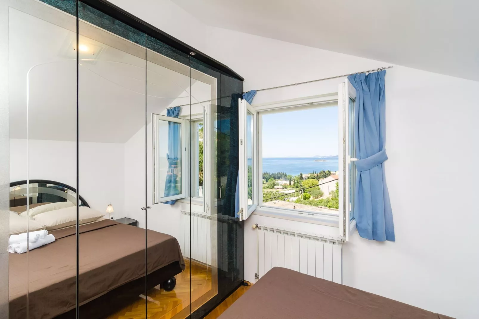 Apartment Feel Phili - Two Bedroom Apartment with Balcony and Sea View-Bedroom