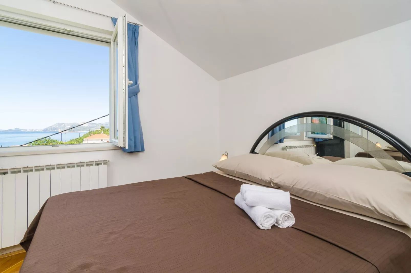 Apartment Feel Phili - Two Bedroom Apartment with Balcony and Sea View-Bedroom