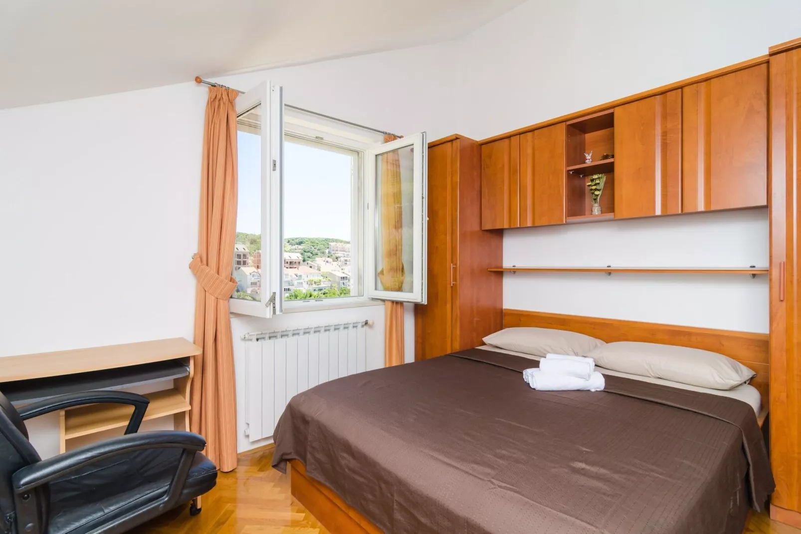 Apartment Feel Phili - Two Bedroom Apartment with Balcony and Sea View-Bedroom