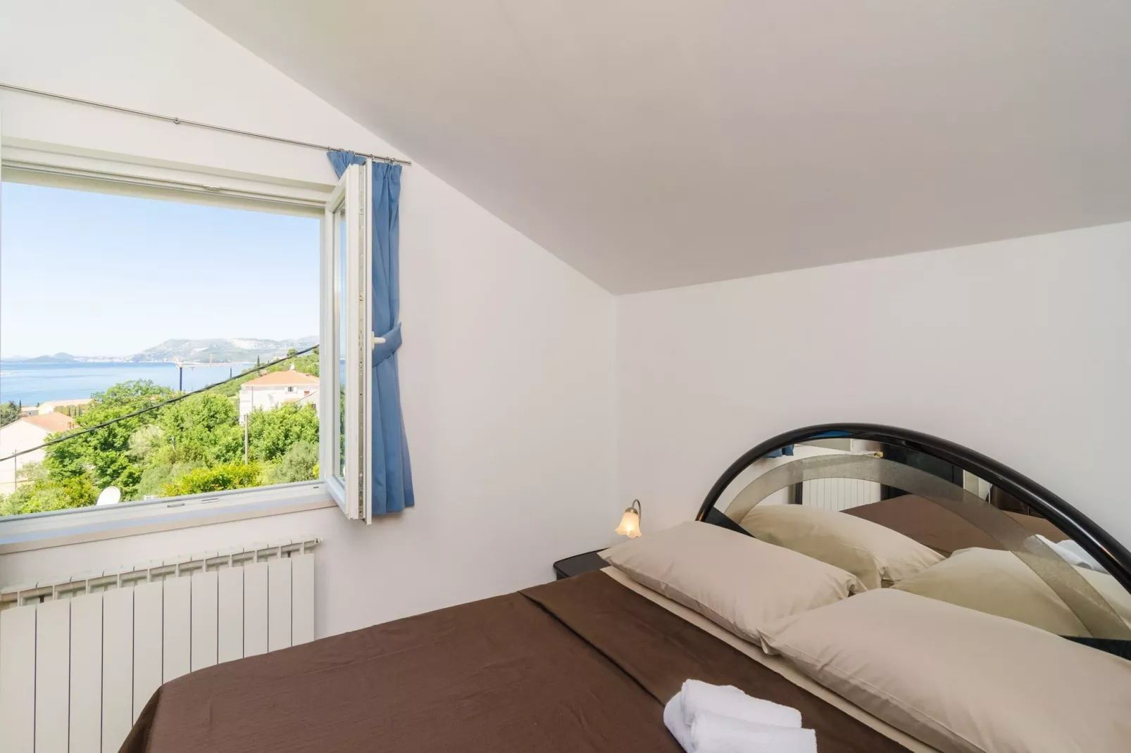 Apartment Feel Phili - Two Bedroom Apartment with Balcony and Sea View-Bedroom