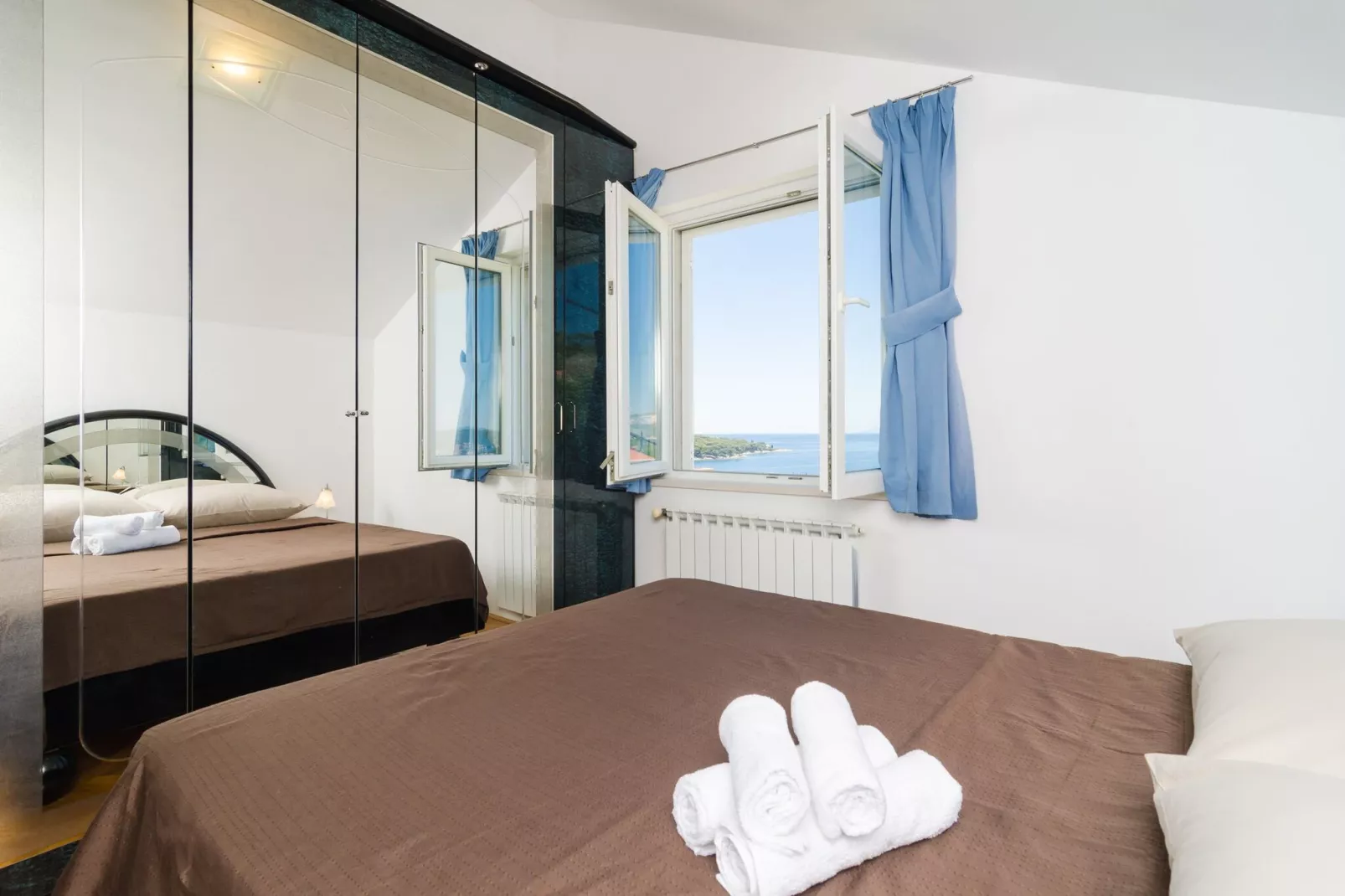 Apartment Feel Phili - Two Bedroom Apartment with Balcony and Sea View-Bedroom