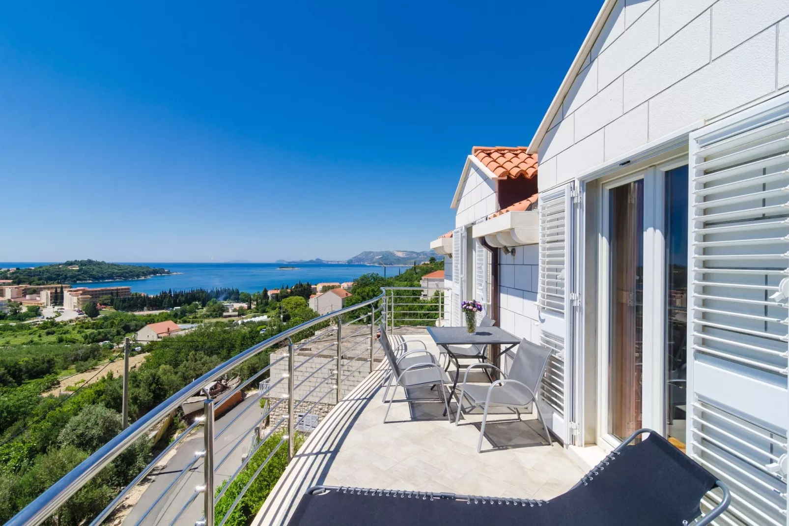 Apartment Feel Phili - Two Bedroom Apartment with Balcony and Sea View-Terrace balcony