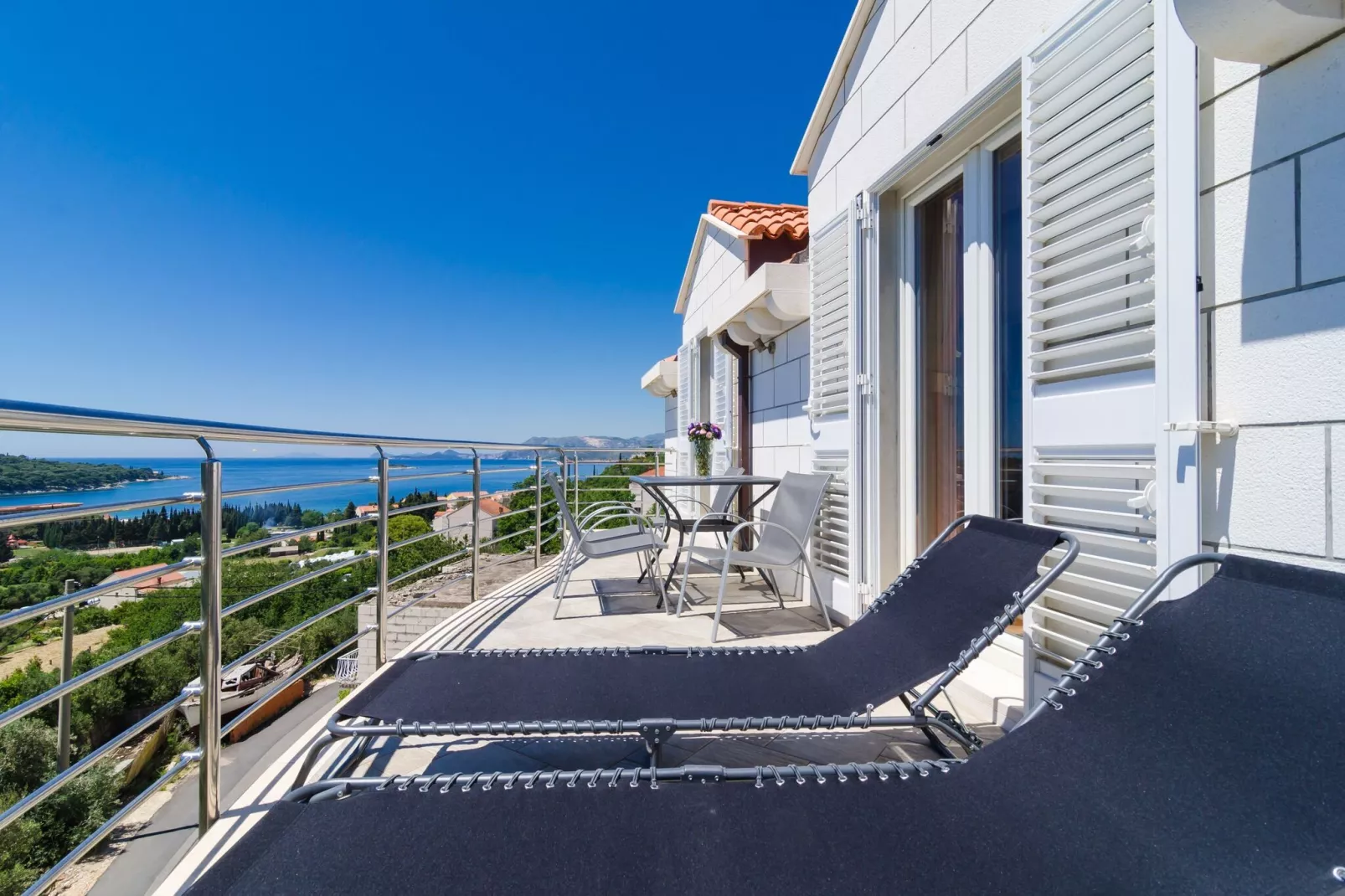 Apartment Feel Phili - Two Bedroom Apartment with Balcony and Sea View-Terrace balcony