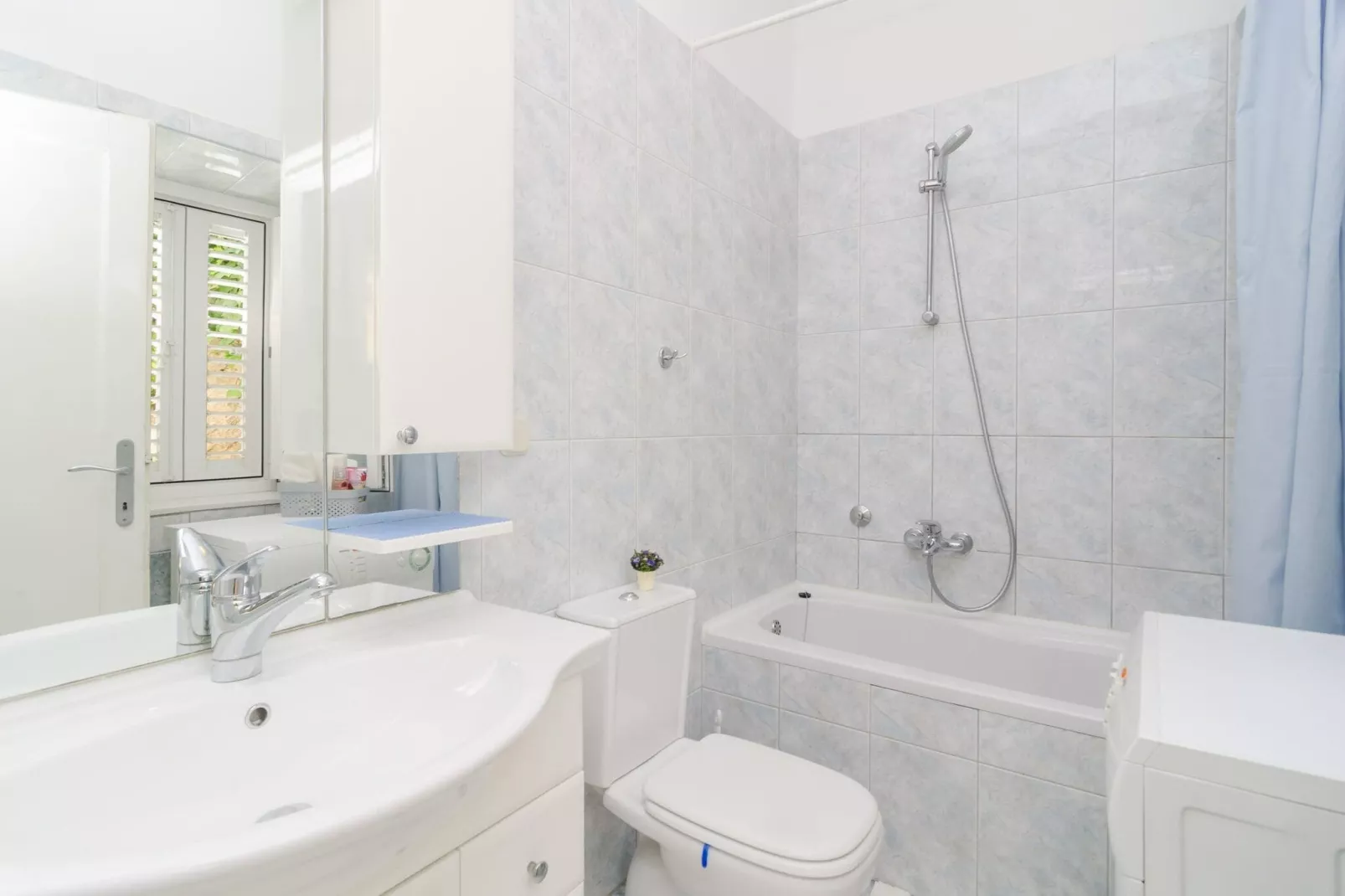 Apartments Davor - Two Bedroom Apartment with Sea View and Terrace-Bathroom