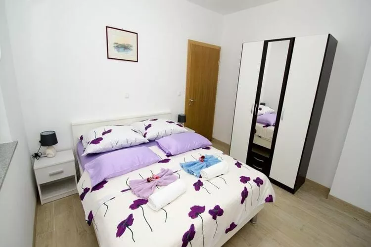 Apartments Vesela - Comfort One Bedroom Apartment with Balcony and Sea View-Bedroom