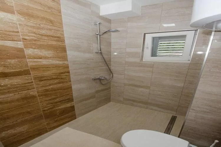 Apartments Vesela - Comfort One Bedroom Apartment with Balcony and Sea View-Bathroom