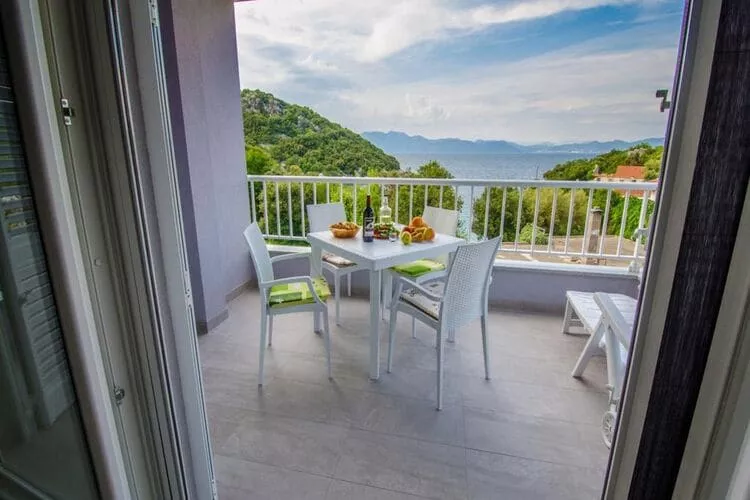 Apartments Vesela - Comfort One Bedroom Apartment with Balcony and Sea View-Terrace balcony