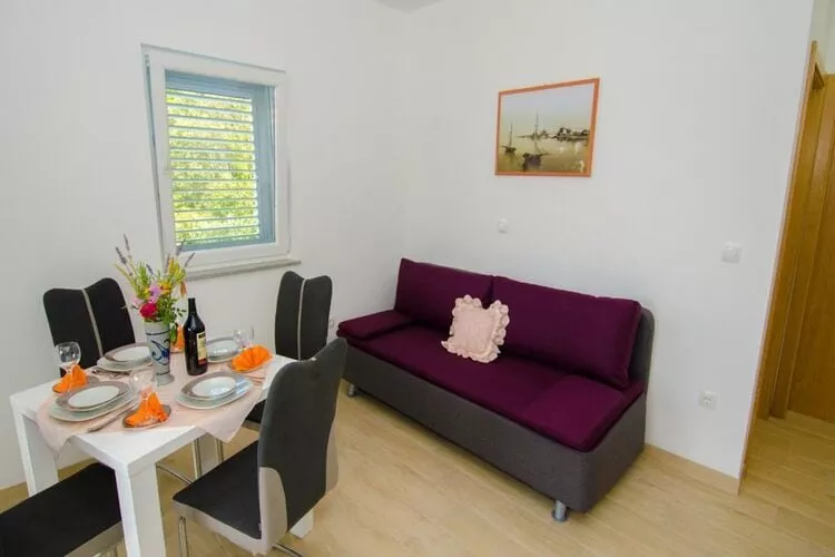 Apartments Vesela - Comfort One Bedroom Apartment with Balcony and Sea View-Indoor