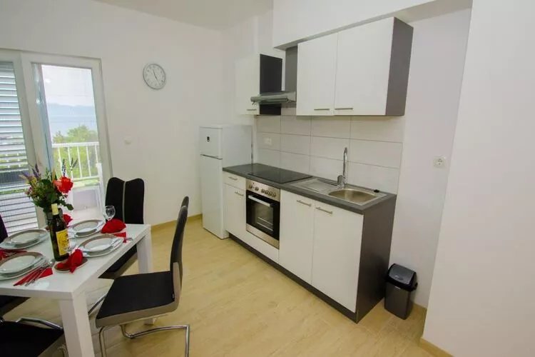Apartments Vesela - One Bedroom Apartment with Balcony and Sea View-Kitchen
