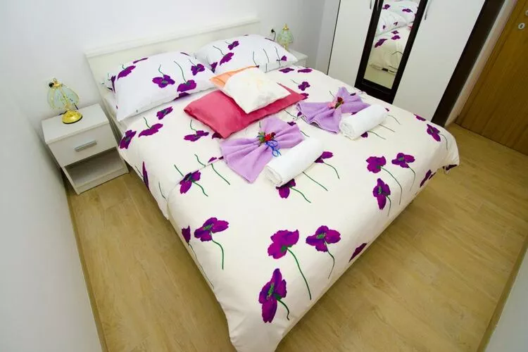 Apartments Vesela - One Bedroom Apartment with Balcony and Sea View-Bedroom