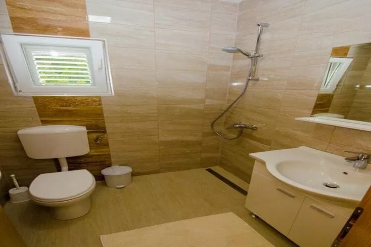 Apartments Vesela - One Bedroom Apartment with Balcony and Sea View-Bathroom