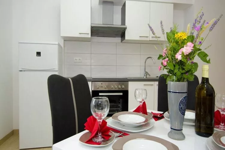 Apartments Vesela - One Bedroom Apartment with Balcony and Sea View-Kitchen