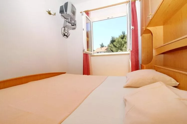 Apartments Veselka, Lumbarda - Standard Room with Balcony and Sea View (Room 2)-Bedroom