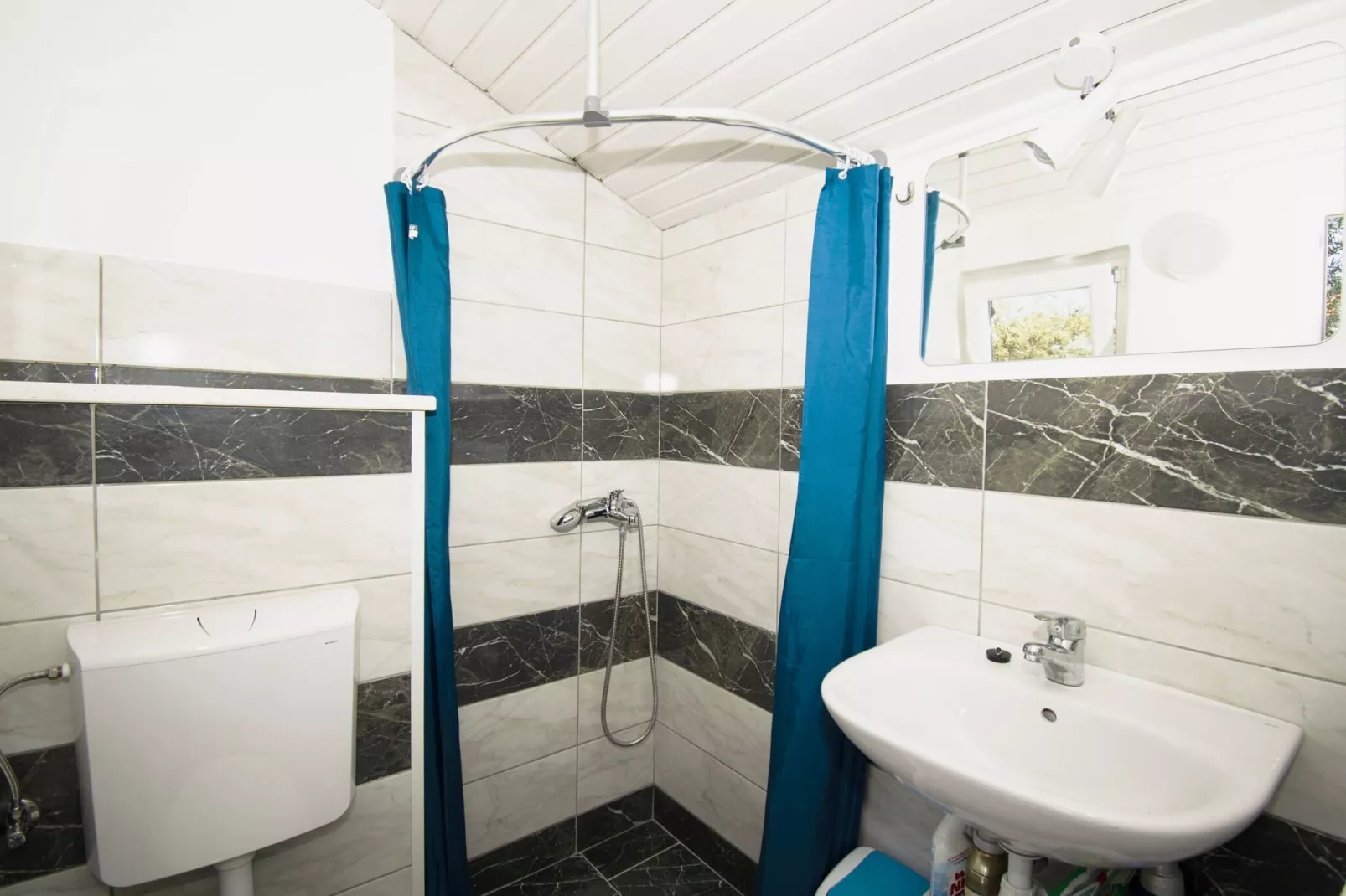 Stone House Blaca - Two Bedroom Stone House with Terrace and Sea View-Bathroom