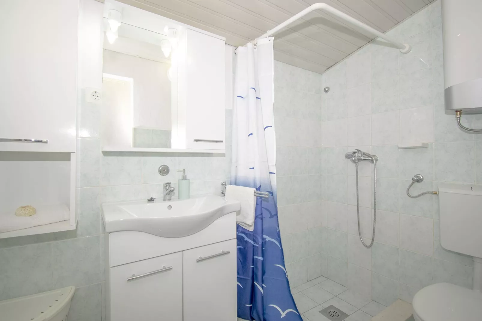 Stone House Blaca - Two Bedroom Stone House with Terrace and Sea View-Bathroom