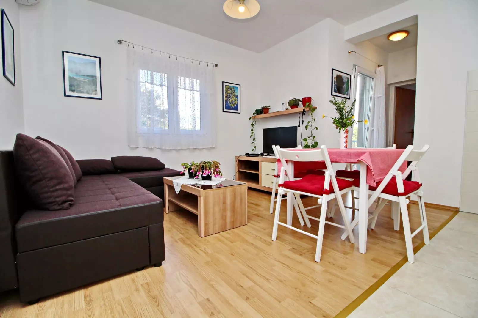 Apartments Nodilo - One Bedroom Apartment with Balcony and Sea View (Apt 1)-Innen
