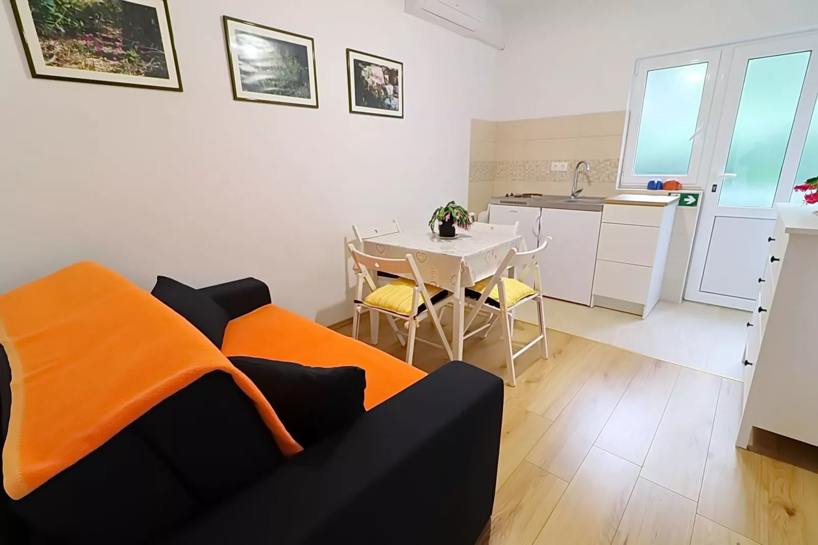 Apartments Nodilo - Comfort One Bedroom Apartment with Balcony and Sea View (Apt 3)-Indoor