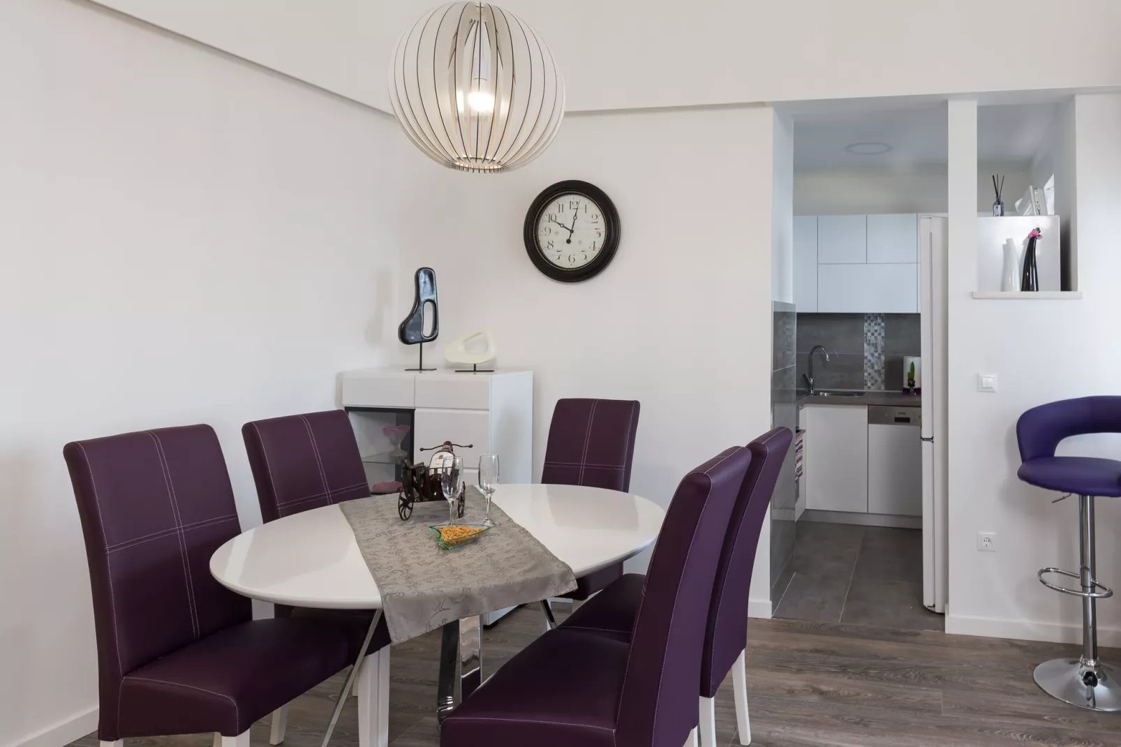 Apartment H&D - Two Bedroom Apartment with Balcony and Sea View-Dining room