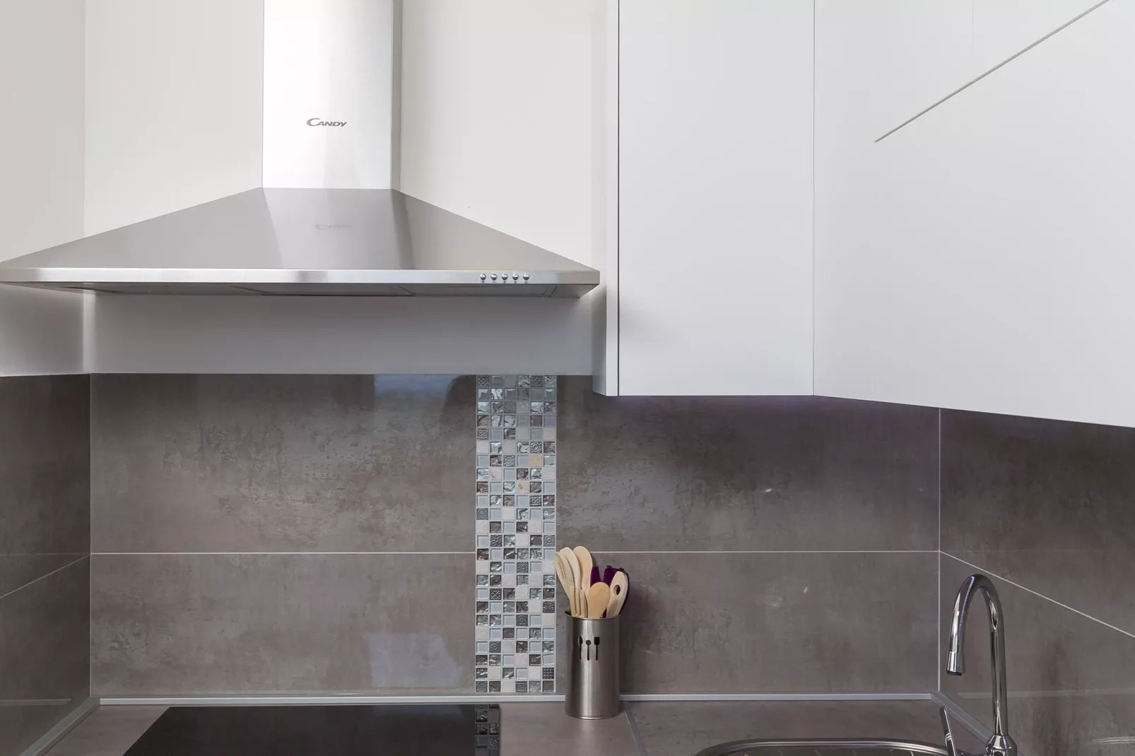 Apartment H&D - Two Bedroom Apartment with Balcony and Sea View-Kitchen
