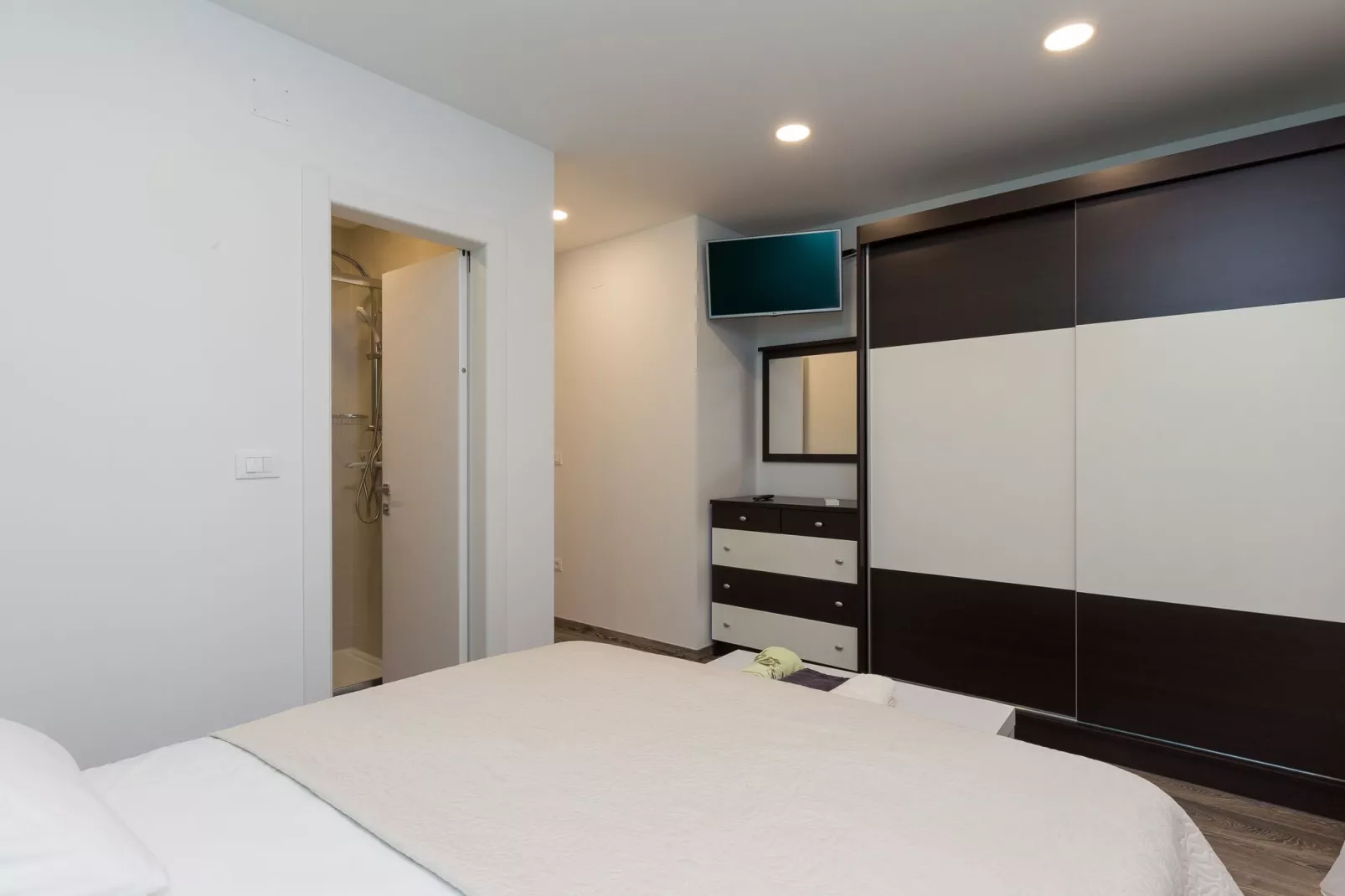 Apartment H&D - Two Bedroom Apartment with Balcony and Sea View-Bedroom
