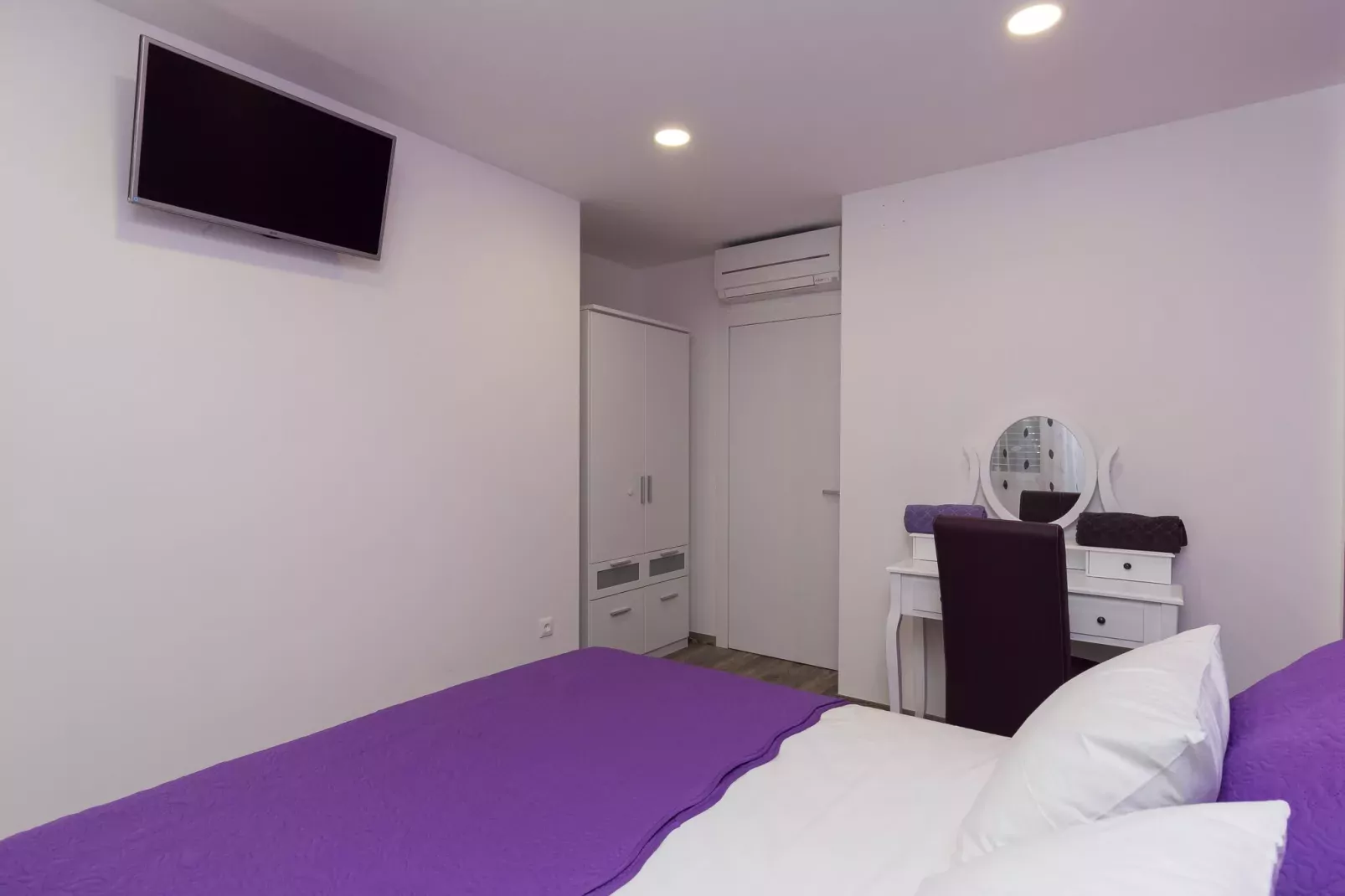 Apartment H&D - Two Bedroom Apartment with Balcony and Sea View-Bedroom