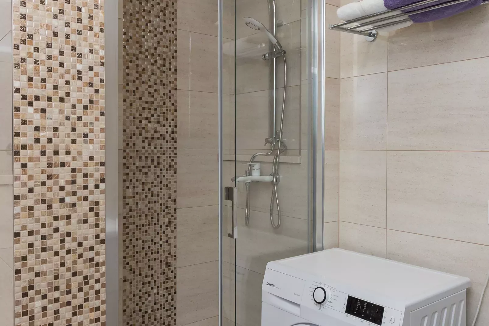 Apartment H&D - Two Bedroom Apartment with Balcony and Sea View-Bathroom