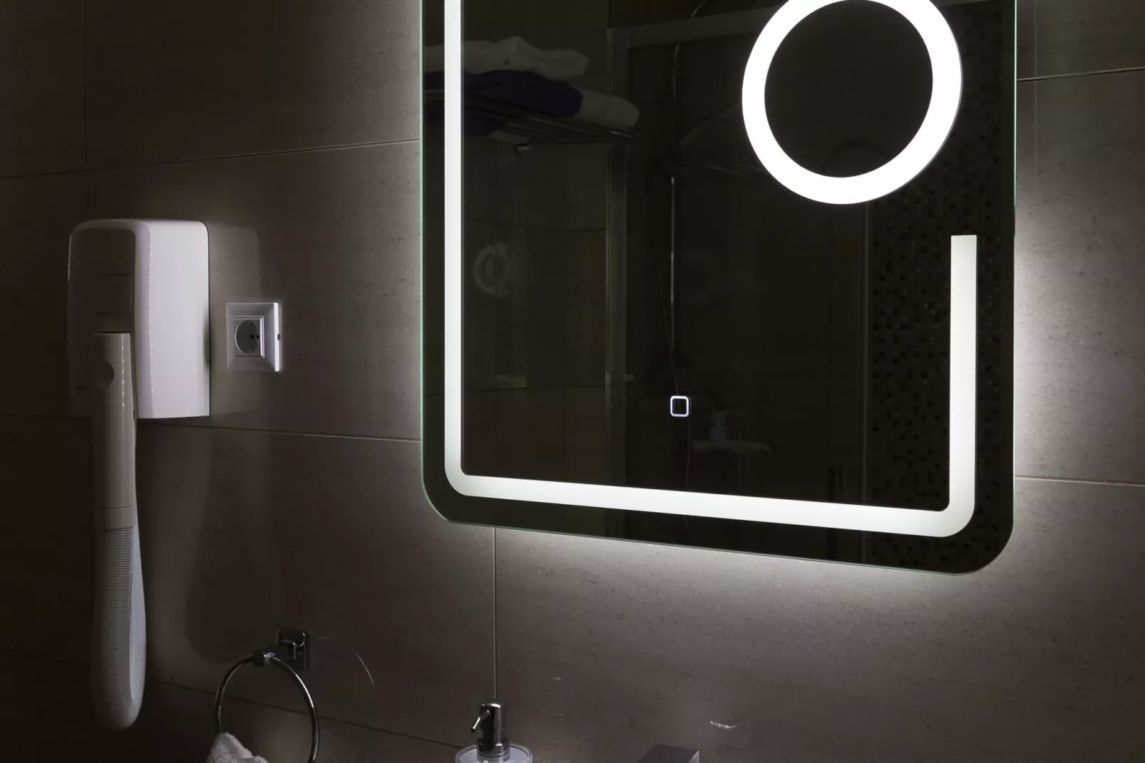 Apartment H&D - Two Bedroom Apartment with Balcony and Sea View-Bathroom