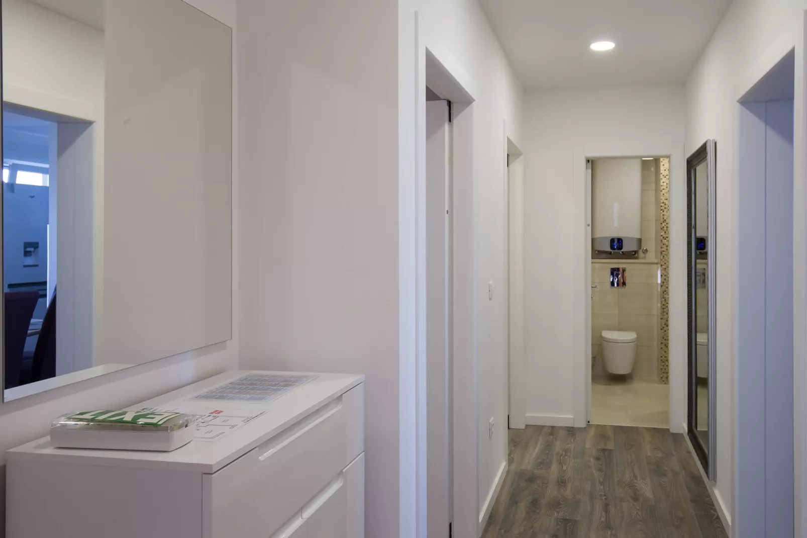 Apartment H&D - Two Bedroom Apartment with Balcony and Sea View-Indoor