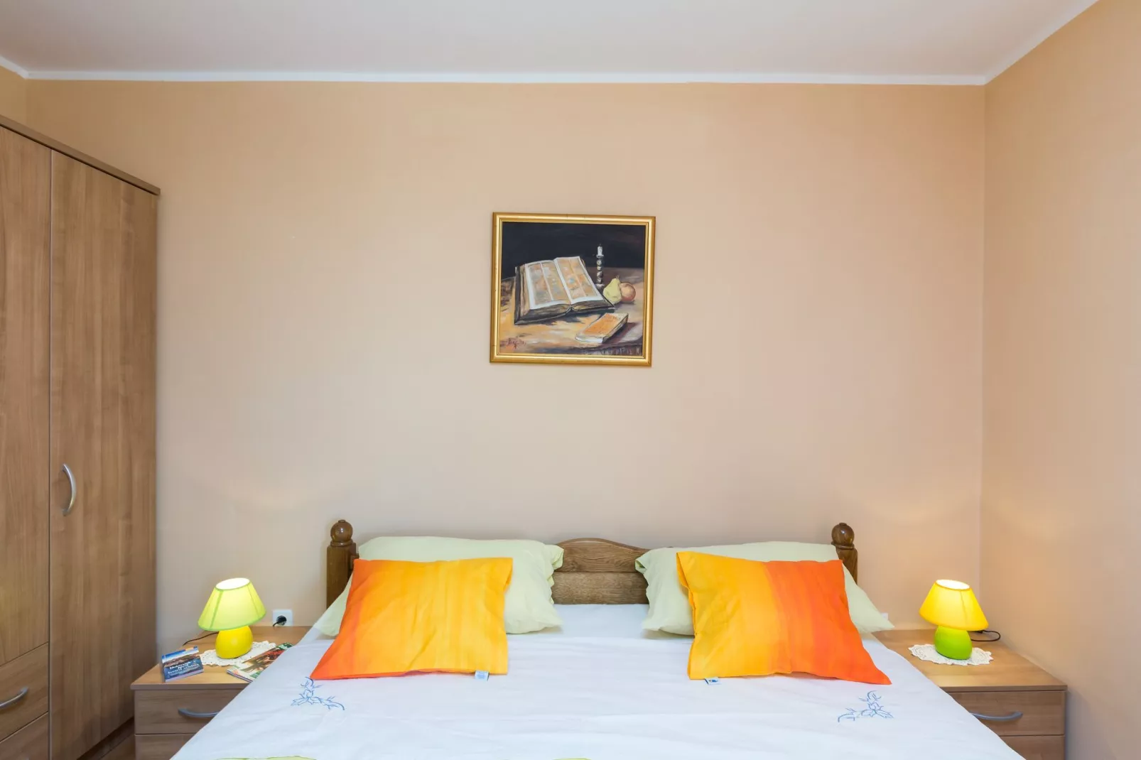 Apartment Lolo - Two Bedroom Apartment with Loggia and Street View-Schlafzimmer