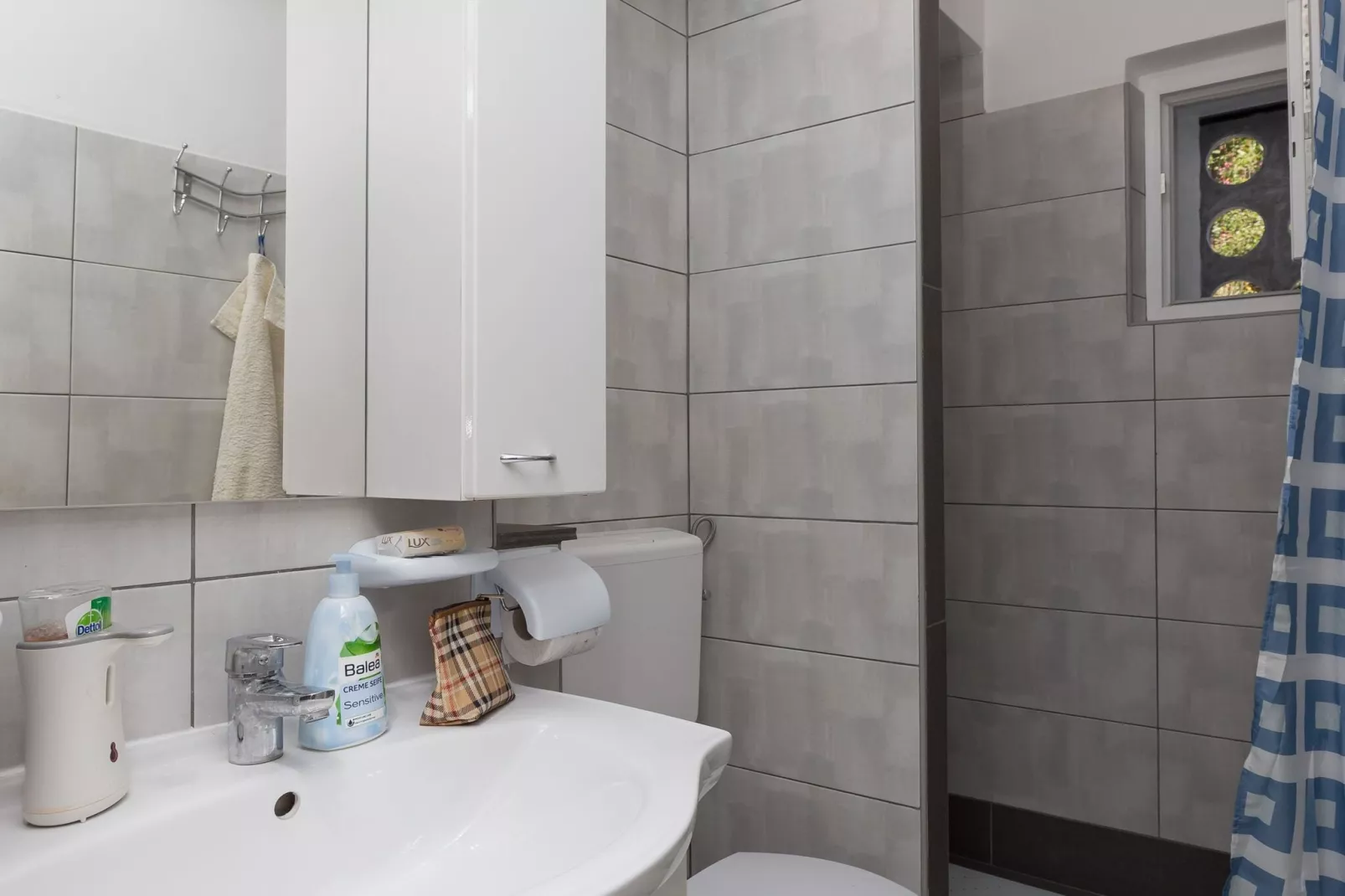 Apartment Lolo - Two Bedroom Apartment with Loggia and Street View-Badezimmer